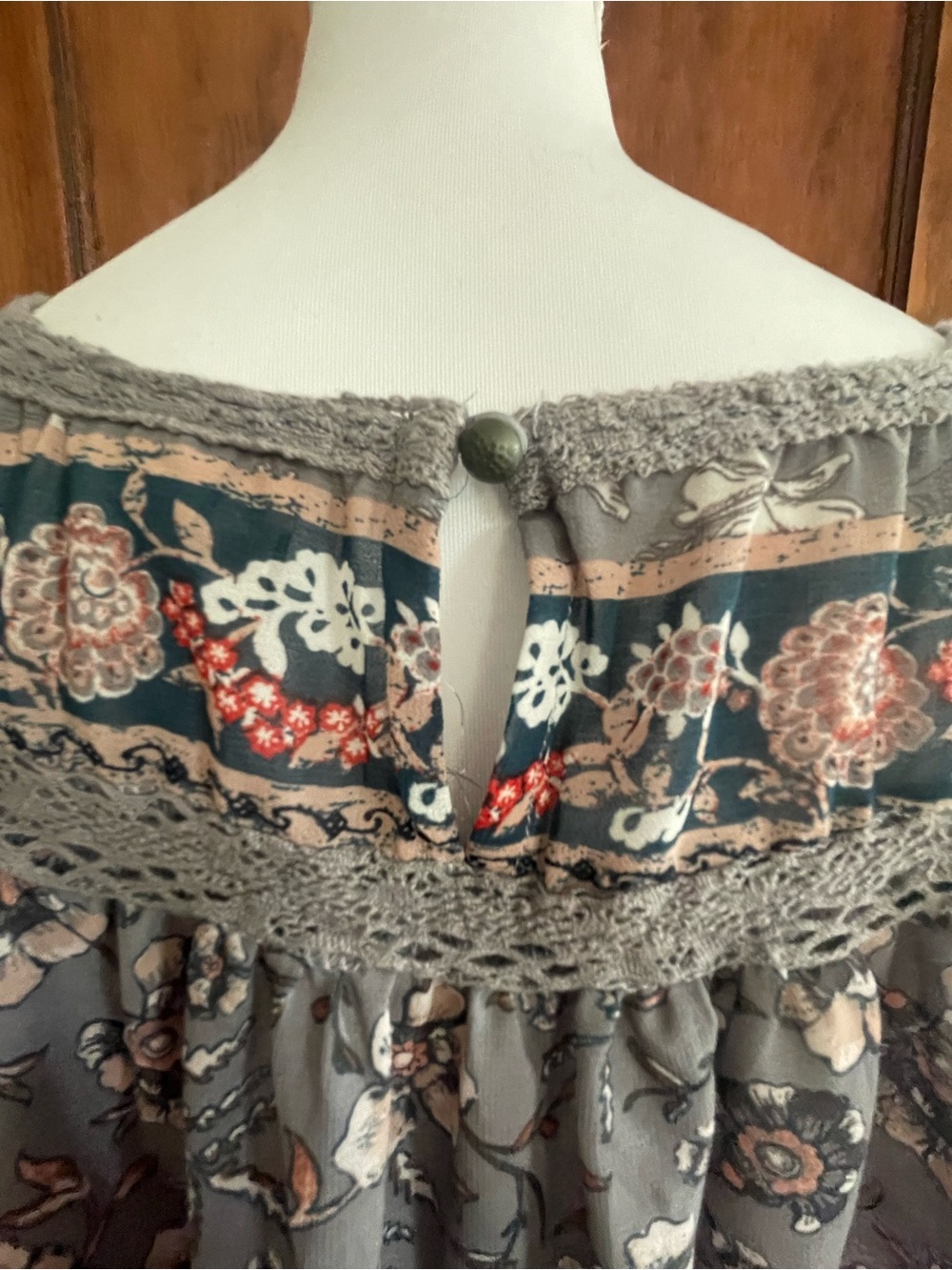 KNOX ROSE Boho Style Women's Gray Floral Short-Sleeve Blouse - Picture 4 of 6